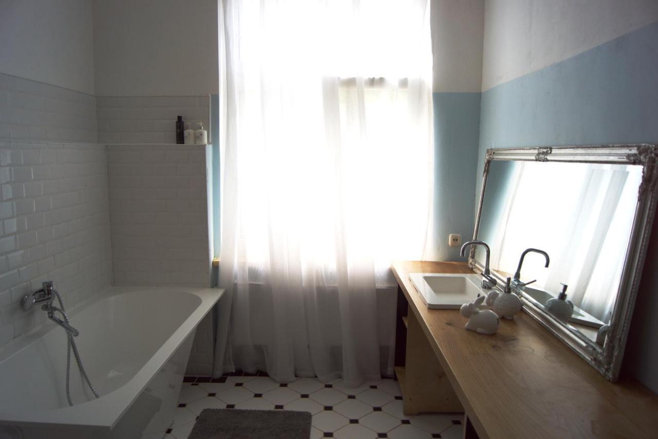 Nyx & Iris Guest House Zasa Ngoại thất bức ảnh