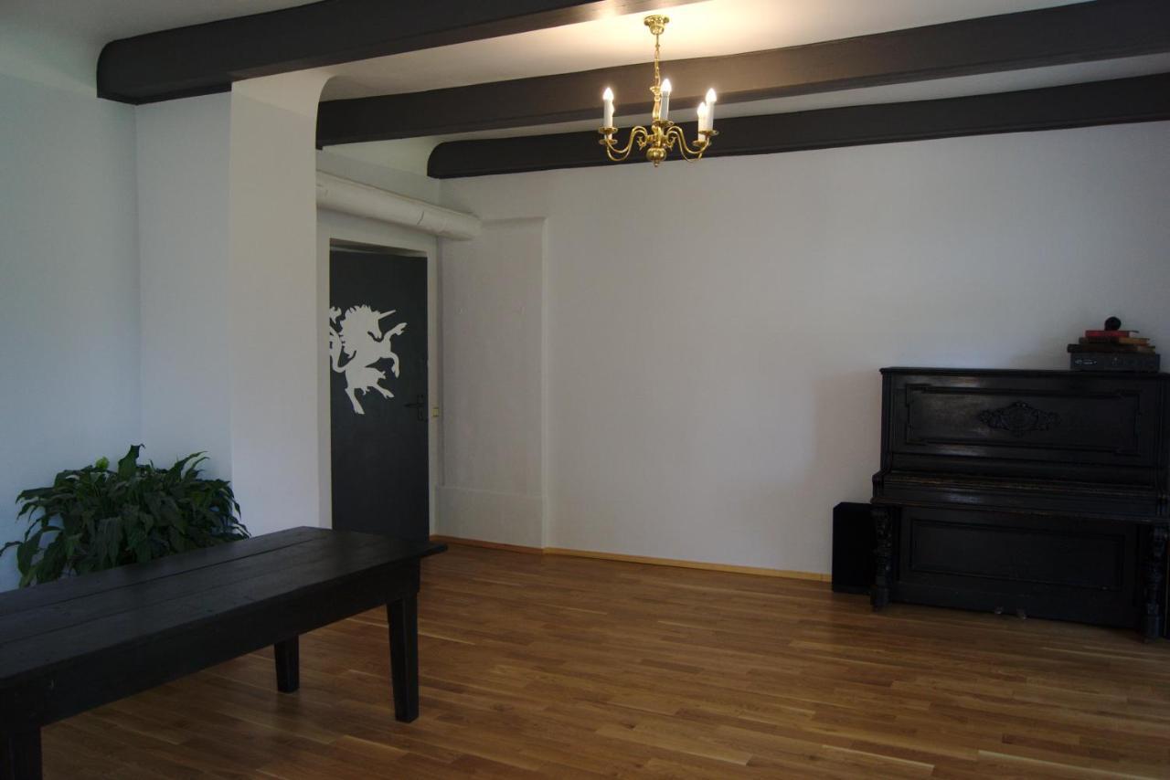 Nyx & Iris Guest House Zasa Ngoại thất bức ảnh